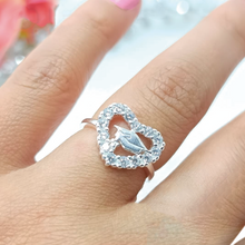 Cargar imagen en el visor de la galería, Anillo de promoción con forma de corazón y birrete