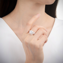 Cargar imagen en el visor de la galería, Anillo de compromiso con piedra cuadrada