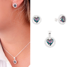 Cargar imagen en el visor de la galería, Conjunto de aretes y dije de corazón