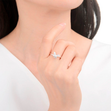 Cargar imagen en el visor de la galería, Anillo de mariposa de luz