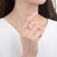 Cargar imagen en el visor de la galería, Anillo con piedra azul ovalado