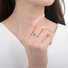 Cargar imagen en el visor de la galería, Anillo con circones