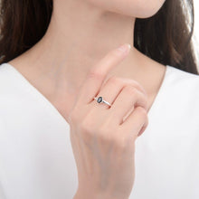 Cargar imagen en el visor de la galería, Anillo con circones