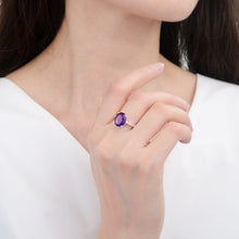 Cargar imagen en el visor de la galería, Anillo con piedra ovalada violeta