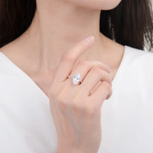 Cargar imagen en el visor de la galería, Anillo con corte navette transparente