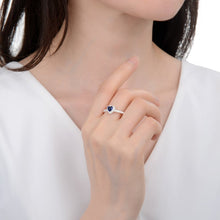 Cargar imagen en el visor de la galería, Anillo con piedra de corazon