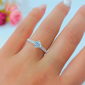 Anillo compromiso sencillo sale