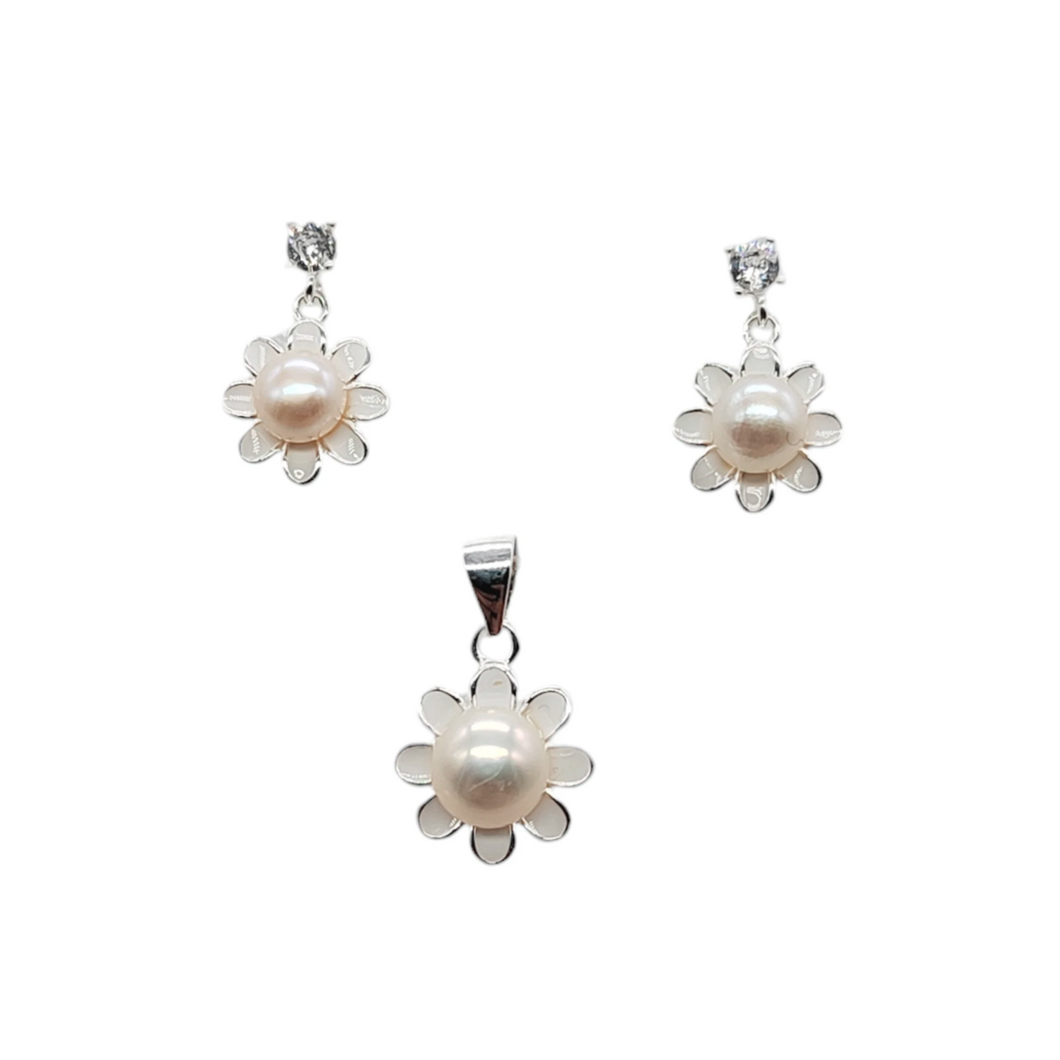 Juego de Joyería en Plata Ley 0925 con Flor Esmaltada en Blanco y Perla